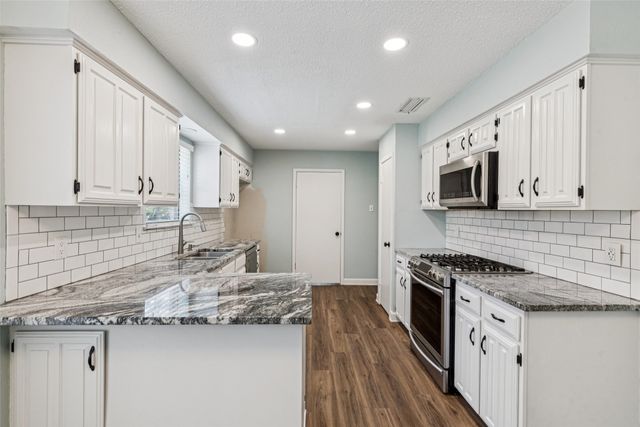 2613 Winterlake Drive, Carrollton, TX 75006