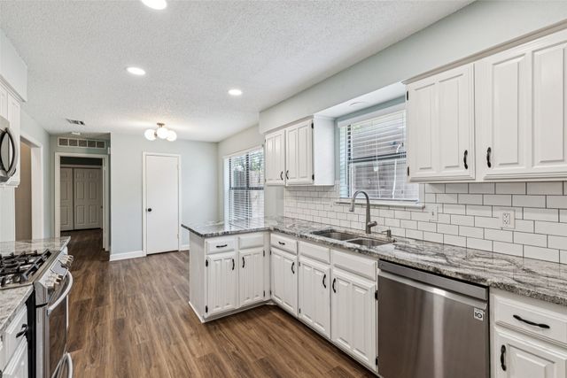 2613 Winterlake Drive, Carrollton, TX 75006