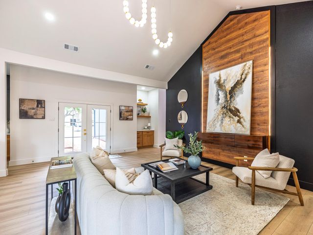8111 Elkhorn Mountain TRL, Austin, TX 78729