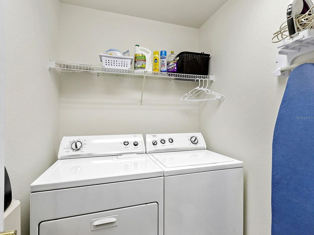 Image 18 of property listing at 980 COOPER STREET 302, Venice, FL 34285