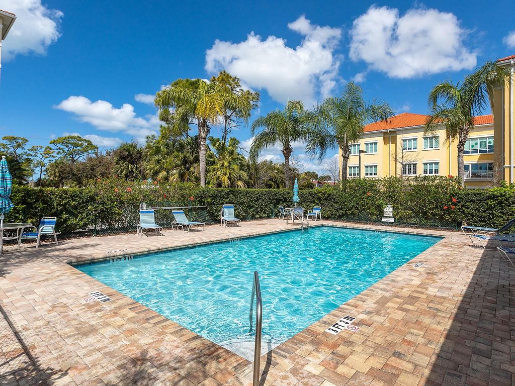 Image 20 of property listing at 980 COOPER STREET 302, Venice, FL 34285