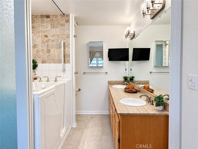 6220 Pacific Avenue 104, Playa Del Rey, CA 90293