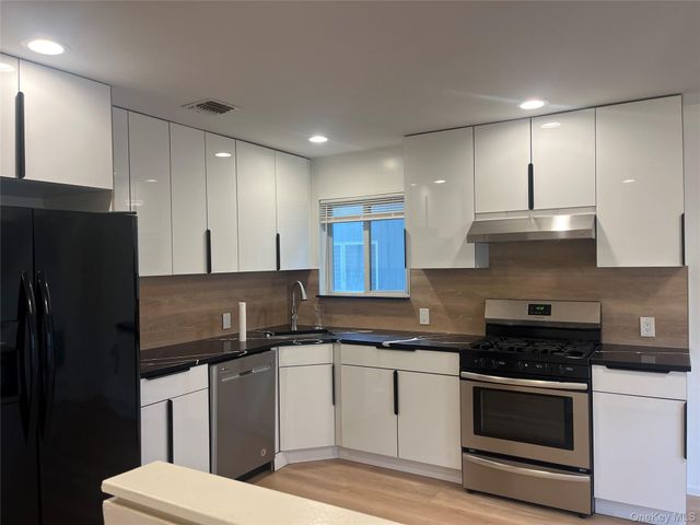 24 Kirkwood Road A, Port Washington, NY 11050