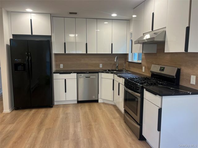 24 Kirkwood Road A, Port Washington, NY 11050