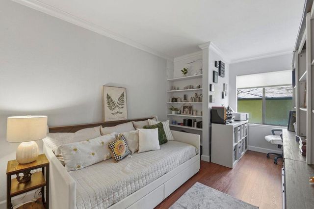 2140 Santa Cruz Avenue D105, Menlo Park, CA 94025