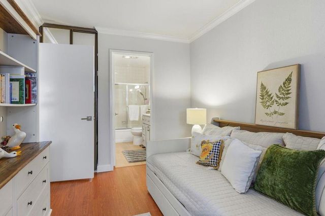 2140 Santa Cruz Avenue D105, Menlo Park, CA 94025