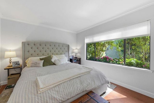 2140 Santa Cruz Avenue D105, Menlo Park, CA 94025