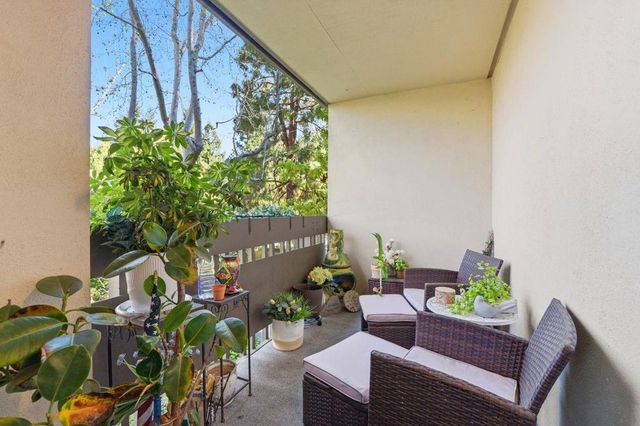 2140 Santa Cruz Avenue D105, Menlo Park, CA 94025