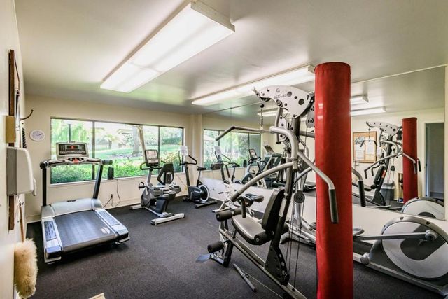 2140 Santa Cruz Avenue D105, Menlo Park, CA 94025