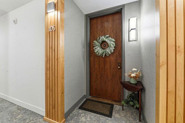 2140 Santa Cruz Avenue D105, Menlo Park, CA 94025