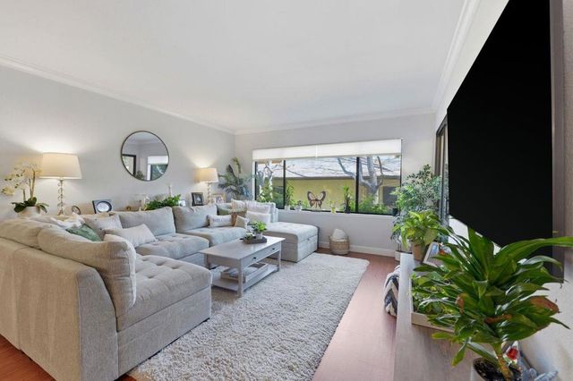 2140 Santa Cruz Avenue D105, Menlo Park, CA 94025