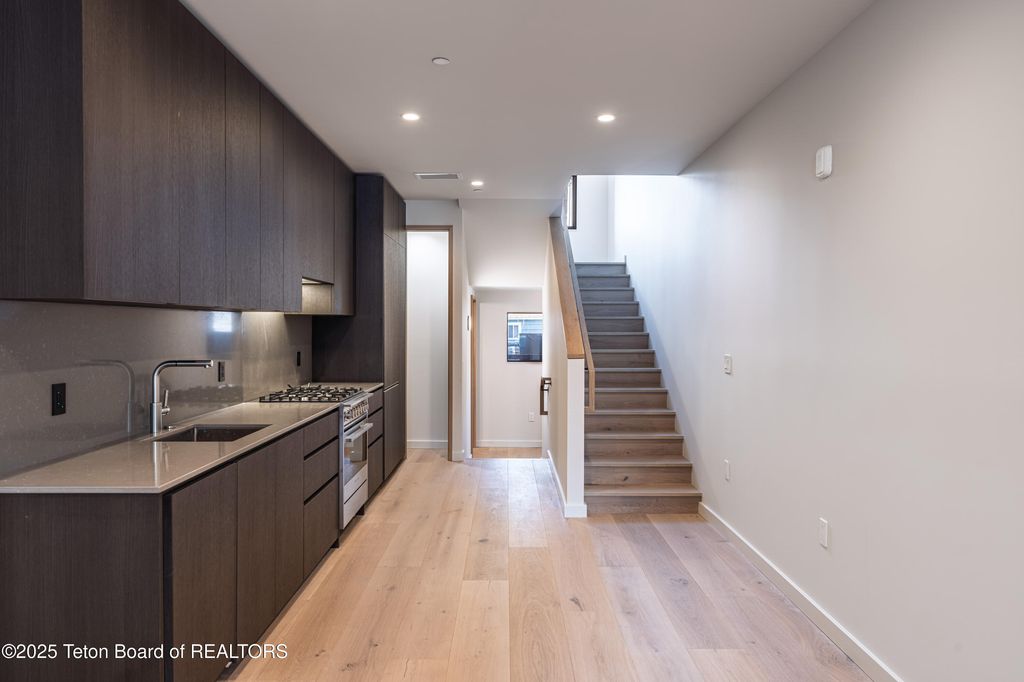 165 N GLENWOOD Street 22, Jackson, WY 83001