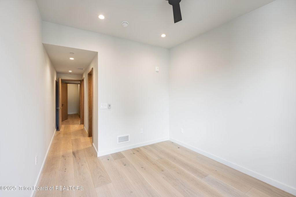 165 N GLENWOOD Street 22, Jackson, WY 83001 photo 16