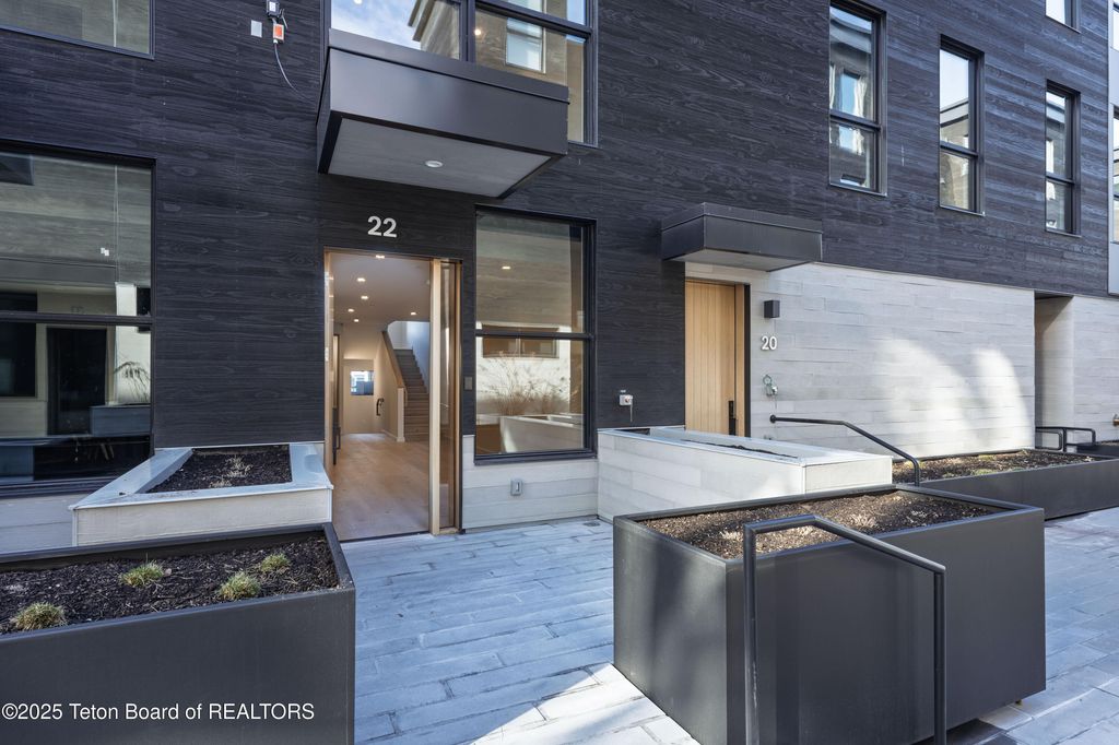 165 N GLENWOOD Street 22, Jackson, WY 83001 photo 2