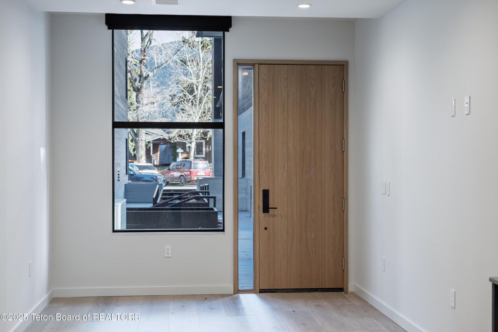 165 N GLENWOOD Street 22, Jackson, WY 83001 photo 4