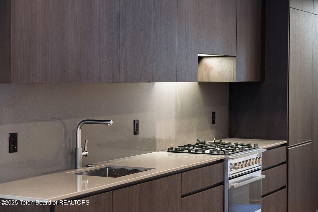 165 N GLENWOOD Street 22, Jackson, WY 83001 photo 5