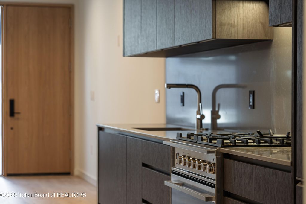 165 N GLENWOOD Street 22, Jackson, WY 83001 photo 6