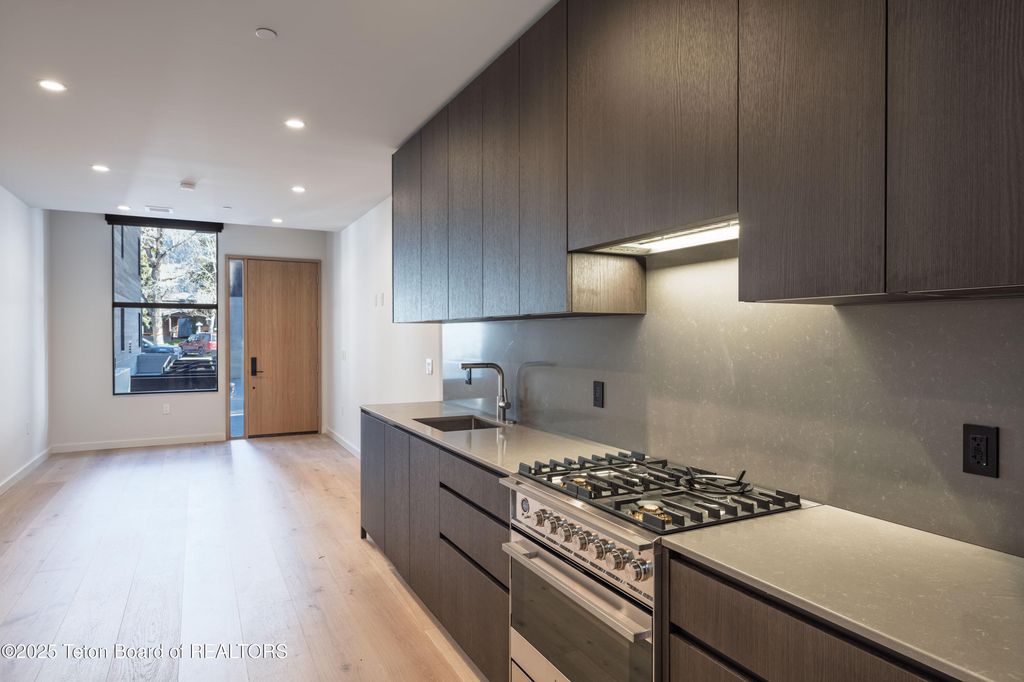 165 N GLENWOOD Street 22, Jackson, WY 83001 photo 7