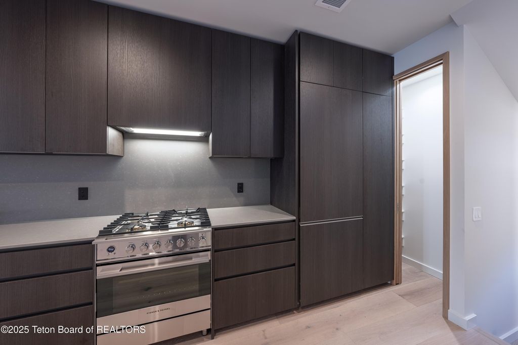 165 N GLENWOOD Street 22, Jackson, WY 83001 photo 8