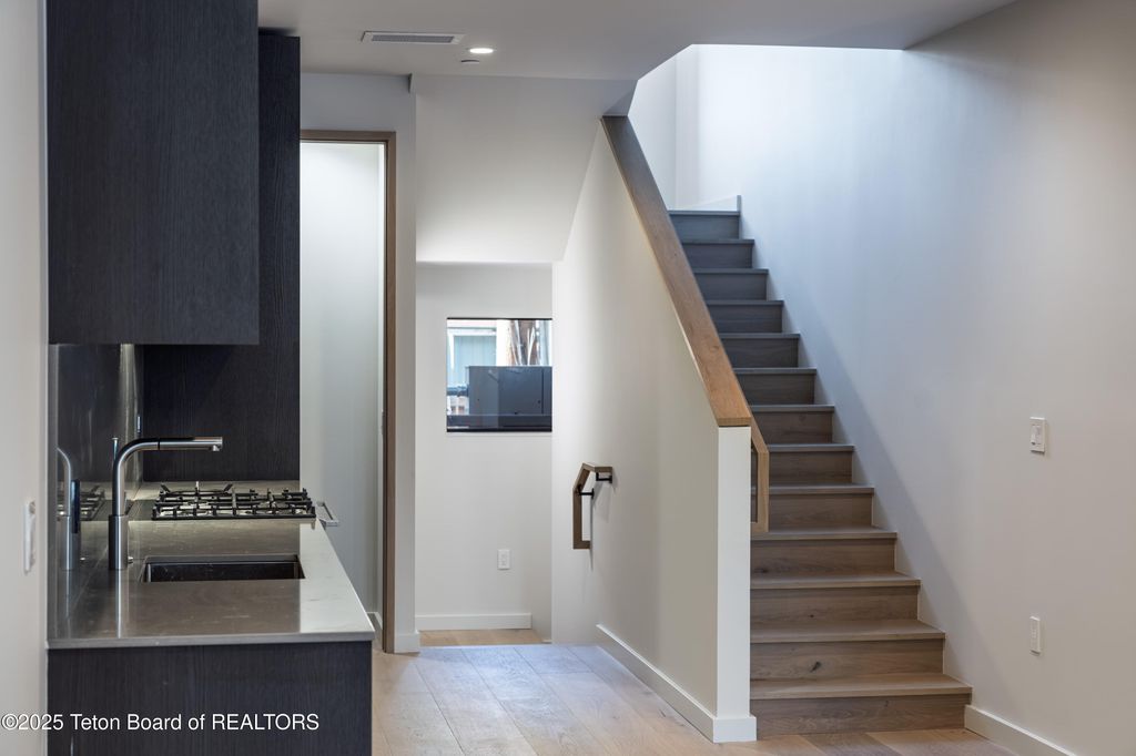 165 N GLENWOOD Street 22, Jackson, WY 83001 photo 9