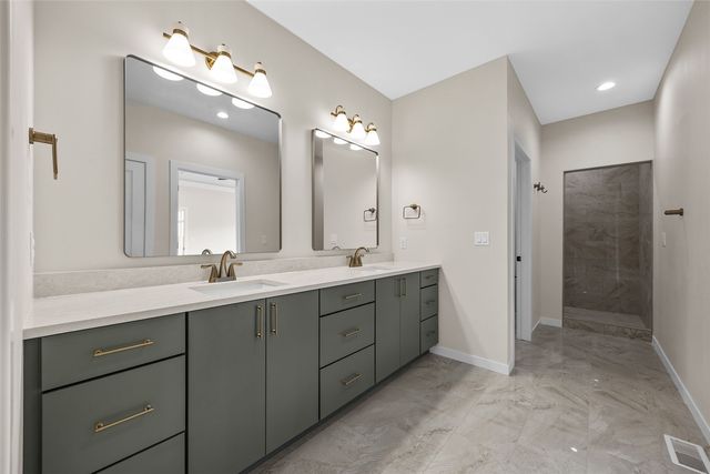 648 Rock Ridge Drive, Tiffin, IA 52340