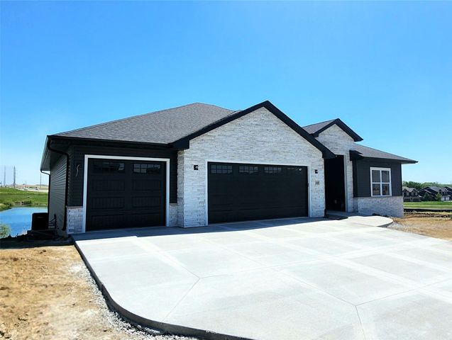 648 Rock Ridge Drive, Tiffin, IA 52340