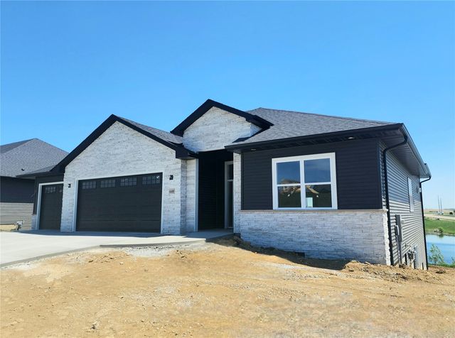 648 Rock Ridge Drive, Tiffin, IA 52340