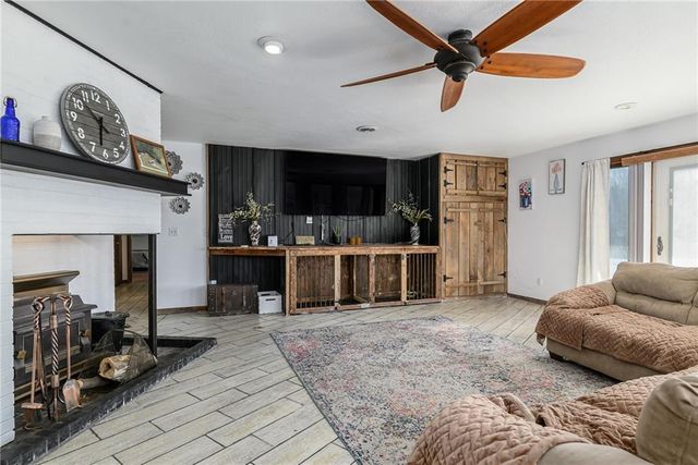 33248 199th Street, Leavenworth, KS 66048