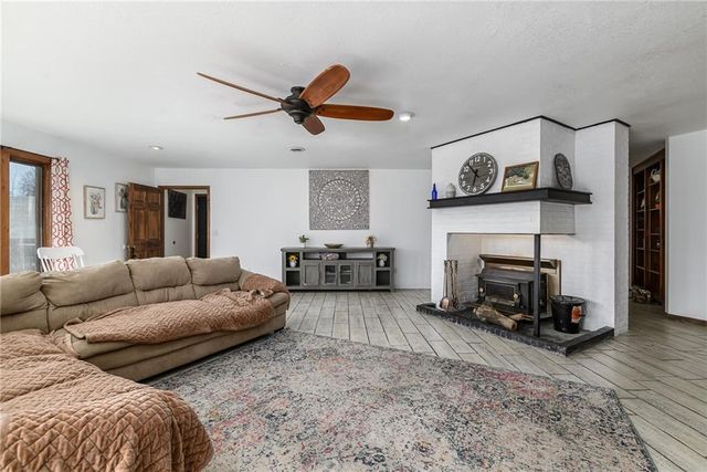 33248 199th Street, Leavenworth, KS 66048