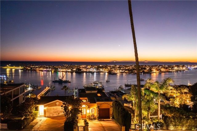 2212 Pacific Drive, Corona Del Mar (newport Beach), CA 92625