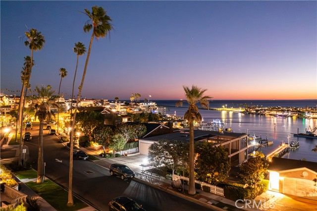 2212 Pacific Drive, Corona Del Mar (newport Beach), CA 92625