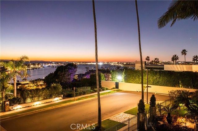 2212 Pacific Drive, Corona Del Mar (newport Beach), CA 92625