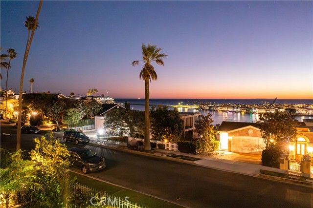 2212 Pacific Drive, Corona Del Mar (newport Beach), CA 92625