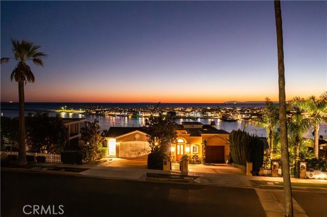 2212 Pacific Drive, Corona Del Mar (newport Beach), CA 92625