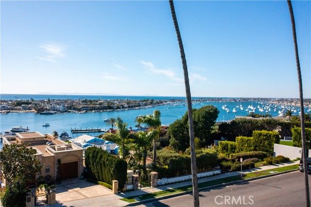 2212 Pacific Drive, Corona Del Mar (newport Beach), CA 92625