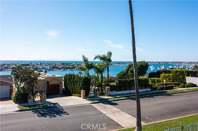 2212 Pacific Drive, Corona Del Mar (newport Beach), CA 92625