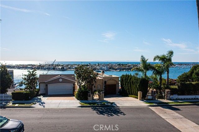 2212 Pacific Drive, Corona Del Mar (newport Beach), CA 92625