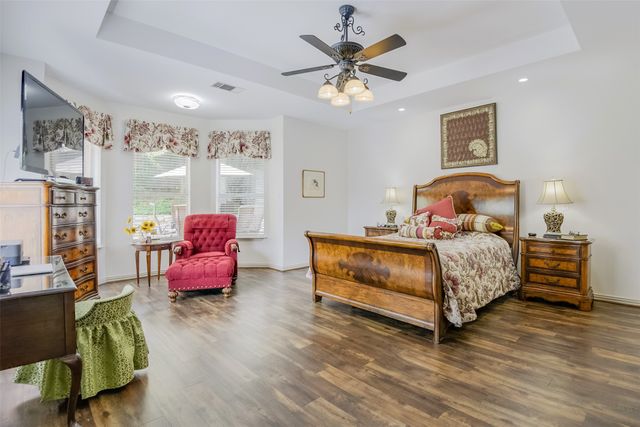 2802 Park Run Drive, Arlington, TX 76016