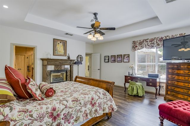 2802 Park Run Drive, Arlington, TX 76016