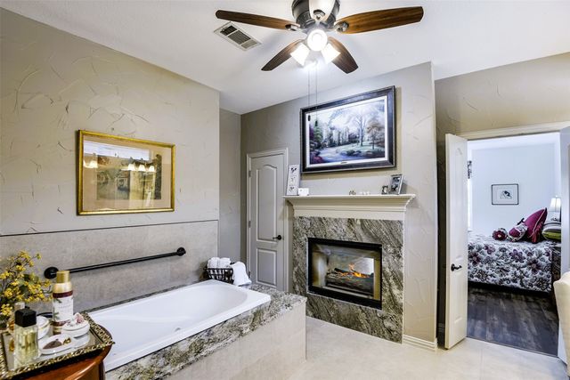 2802 Park Run Drive, Arlington, TX 76016