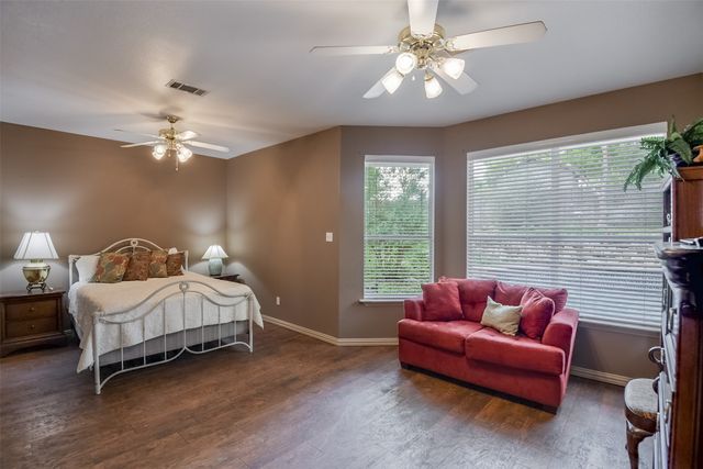 2802 Park Run Drive, Arlington, TX 76016