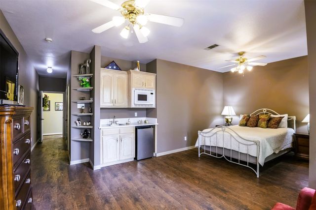 2802 Park Run Drive, Arlington, TX 76016