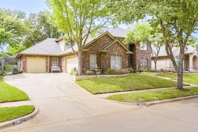 2802 Park Run Drive, Arlington, TX 76016