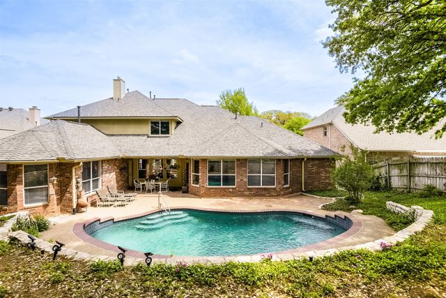 2802 Park Run Drive, Arlington, TX 76016