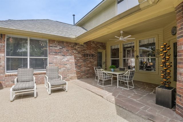 2802 Park Run Drive, Arlington, TX 76016