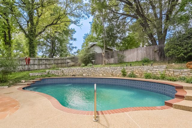 2802 Park Run Drive, Arlington, TX 76016
