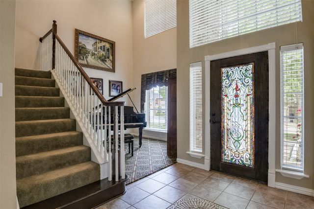 2802 Park Run Drive, Arlington, TX 76016