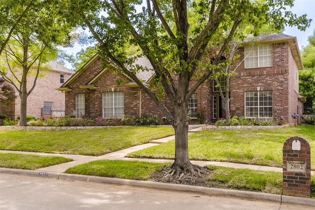 2802 Park Run Drive, Arlington, TX 76016