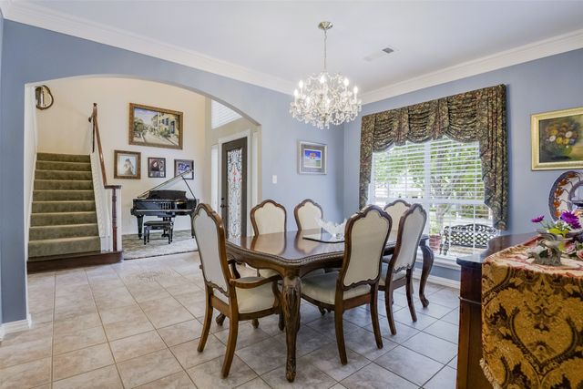 2802 Park Run Drive, Arlington, TX 76016