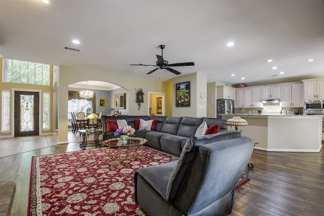 2802 Park Run Drive, Arlington, TX 76016